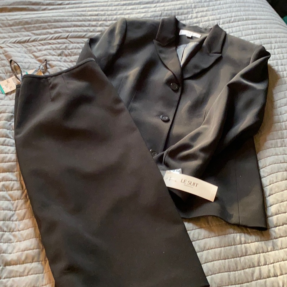 LE Suit blazer and skirt set